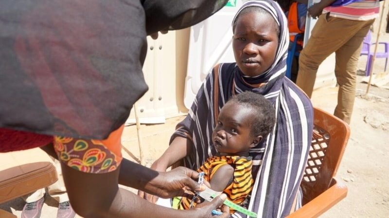 Cientos de miles de niños sudaneses están gravemente desnutridos y se enfrentan a la muerte inminente si no se tratan.