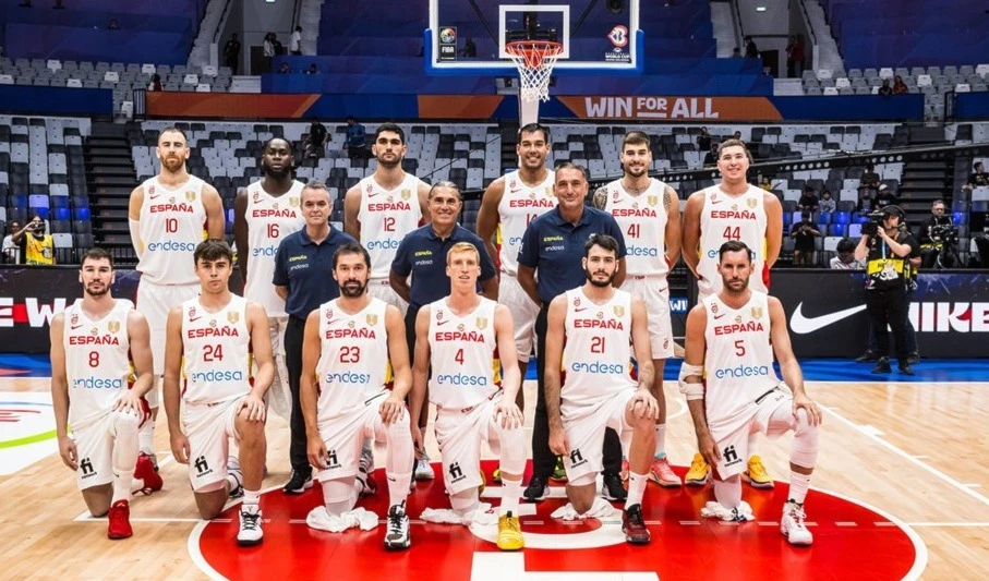 Campeona España sonríe en debut de Copa del Mundo de la FIBA