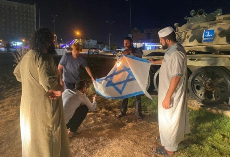 Condena política y quema de  bandera israelí en protesta contra  reu