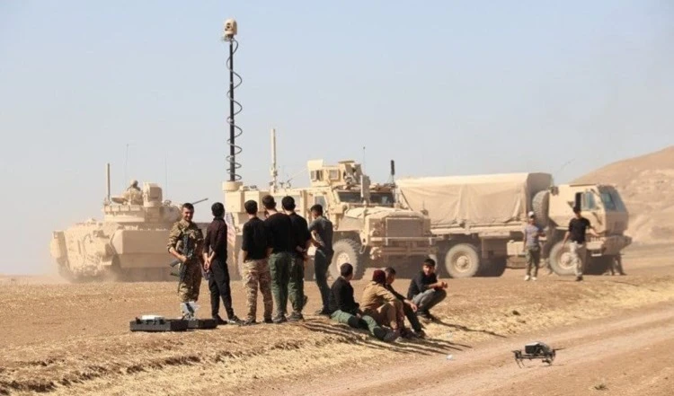 Miembros de grupos armados en Deir ez-Zor, Siria.