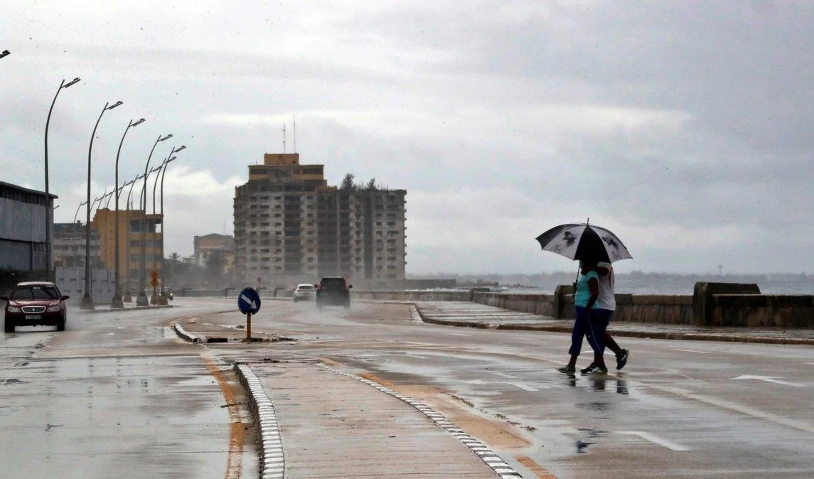 Cuba declara alarma ciclónica.