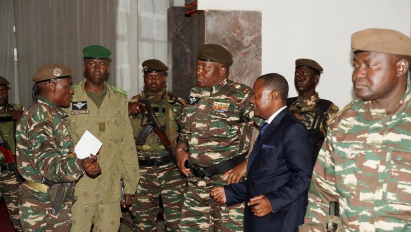 CEDEAO insiste en sanciones, preámbulo de una intervención a Níger