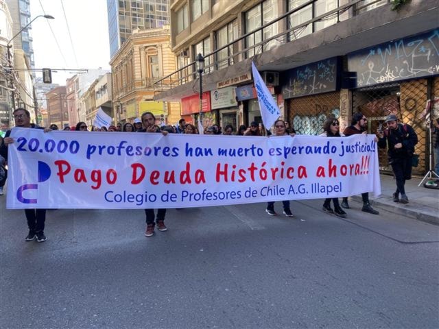Personal docente en Chile exige respeto y compensaciones económicas