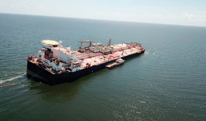 Italia envía 330 mil barriles de gasolina a Venezuela Italia envía 330 mil barriles de gasolina a Venezuela