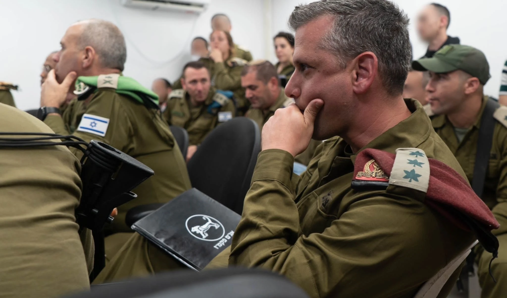 Alrededor de 10 mil miembros del personal de reserva de 40 unidades de la ocupación anunciaron su salida del servicio. Alrededor de 10 mil miembros del personal de reserva de 40 unidades de la ocupación anunciaron su salida del servicio.