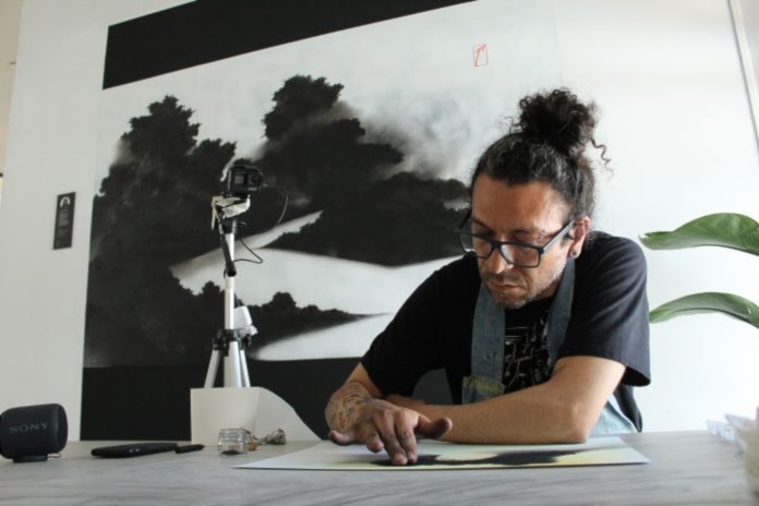 Artista de Guatemala rompe récord Guinnes al dibujar 80 horas seguidas