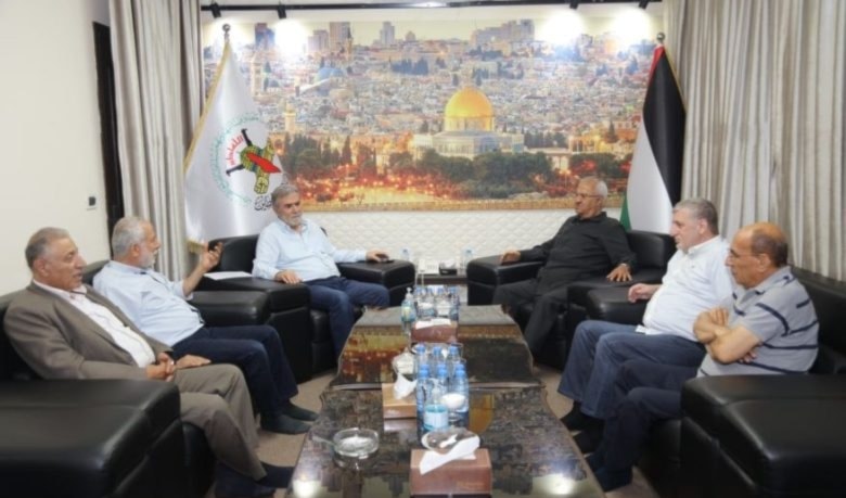 Ziyad al-Nakhala, Talal Naji y sus delegaciones durante su encuentro en Beirut.
