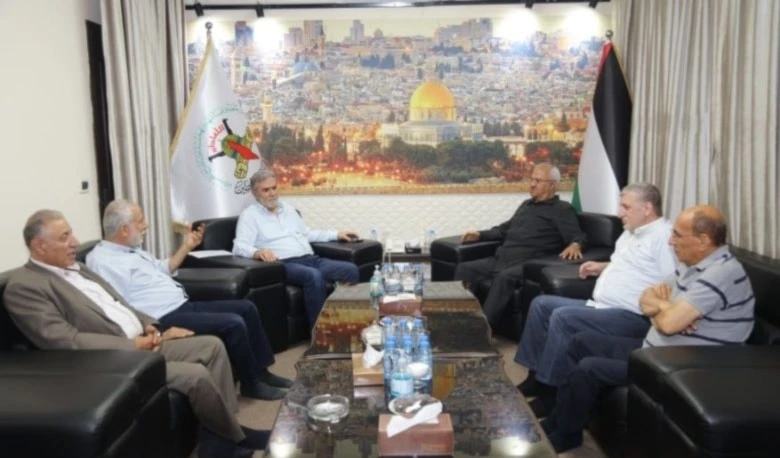 Ziyad al-Nakhala, Talal Naji y sus delegaciones durante su encuentro en Beirut.