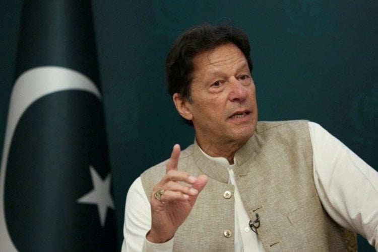 Imran Khan tiene prohibido practicar política en Pakistán durante los próximos cinco años.