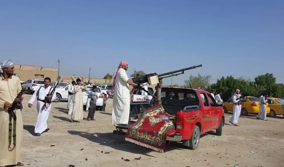 Tribus árabes enfrentan a las Fuerzas Democráticas Sirias en Deir ez-Zor. Tribus árabes enfrentan a las Fuerzas Democráticas Sirias en Deir ez-Zor.