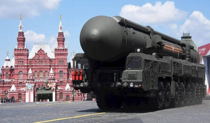 Los amigos no dejan que sus amigos jueguen con armas nucleares