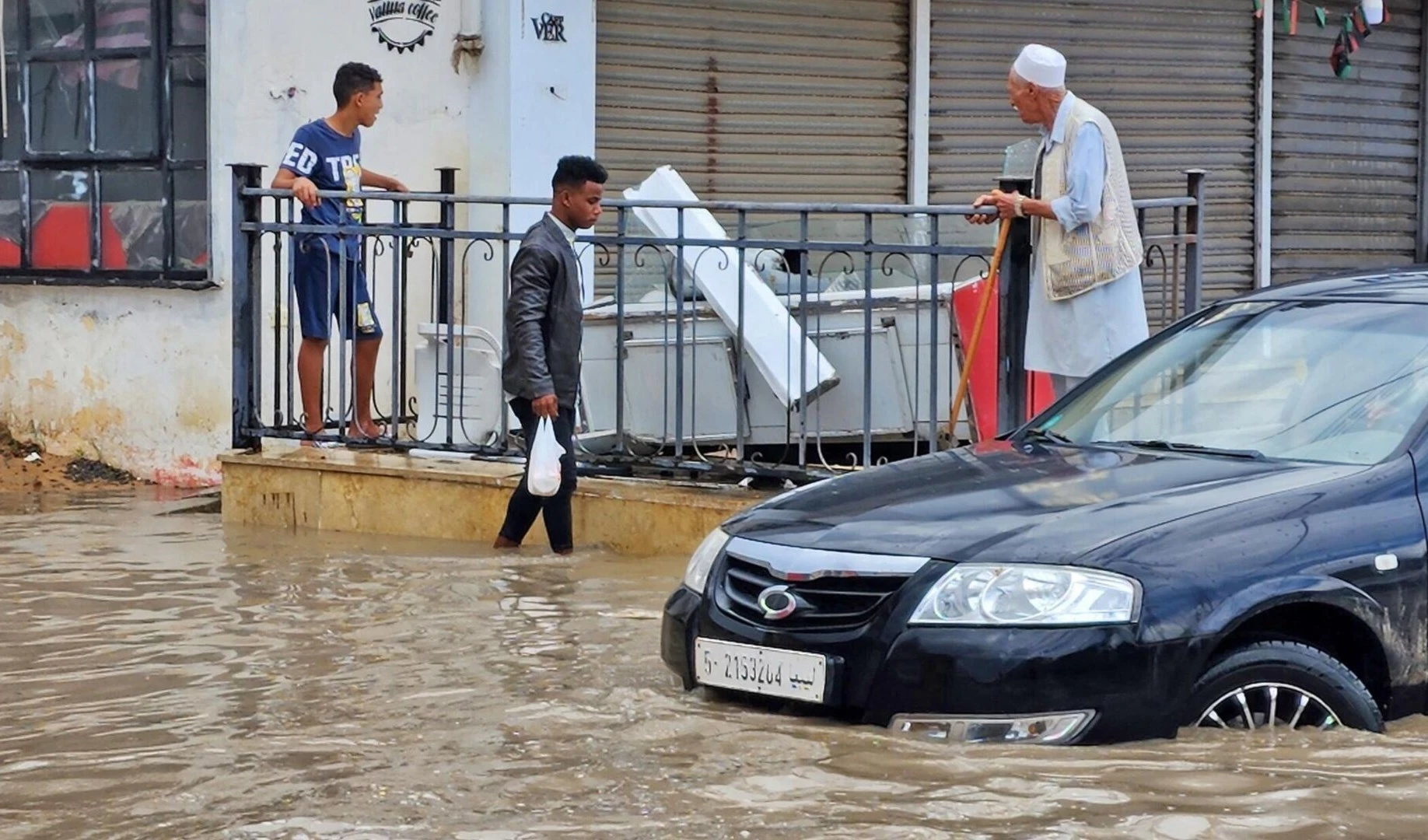 Intensas lluvias causan inundaciones en Libia.
