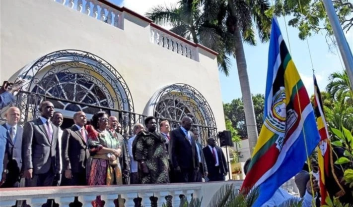 Los vicepresidentes de Cuba, Salvador Valdés, y de Uganda, Jessica Alobo, reinauguraron la embajada del país africano en la isla cubana. Los vicepresidentes de Cuba, Salvador Valdés, y de Uganda, Jessica Alobo, reinauguraron la embajada del país africano en la isla cubana.