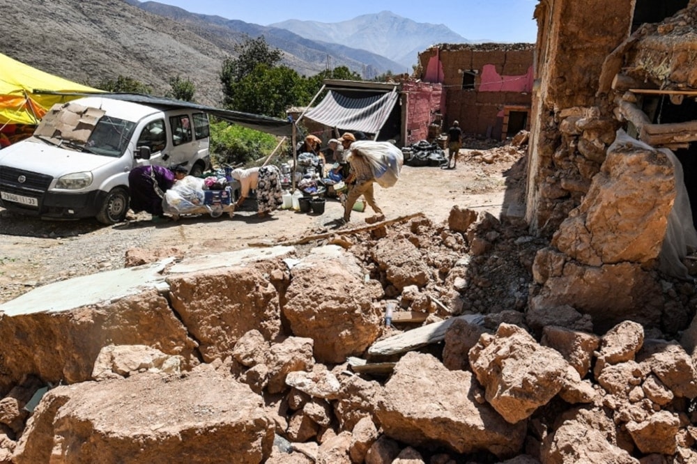 El gobierno de Marruecos decidió desembolsar ayudas económicas directas para acelerar las obras de construcción o rehabilitación de las viviendas parcialmente derrumbadas por el potente sismo. 
