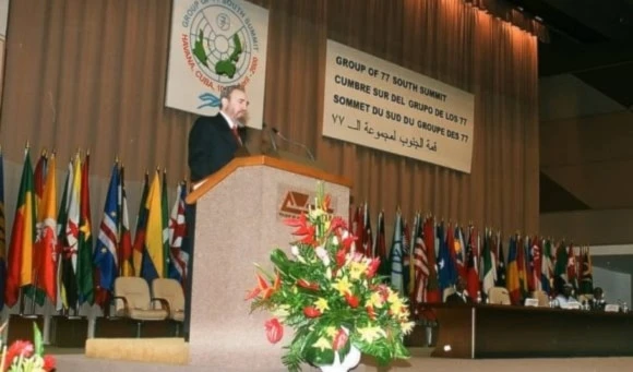 Fidel en la primera Cumbre del Sur: “Tenemos la obligación de dar un golpe de timón”