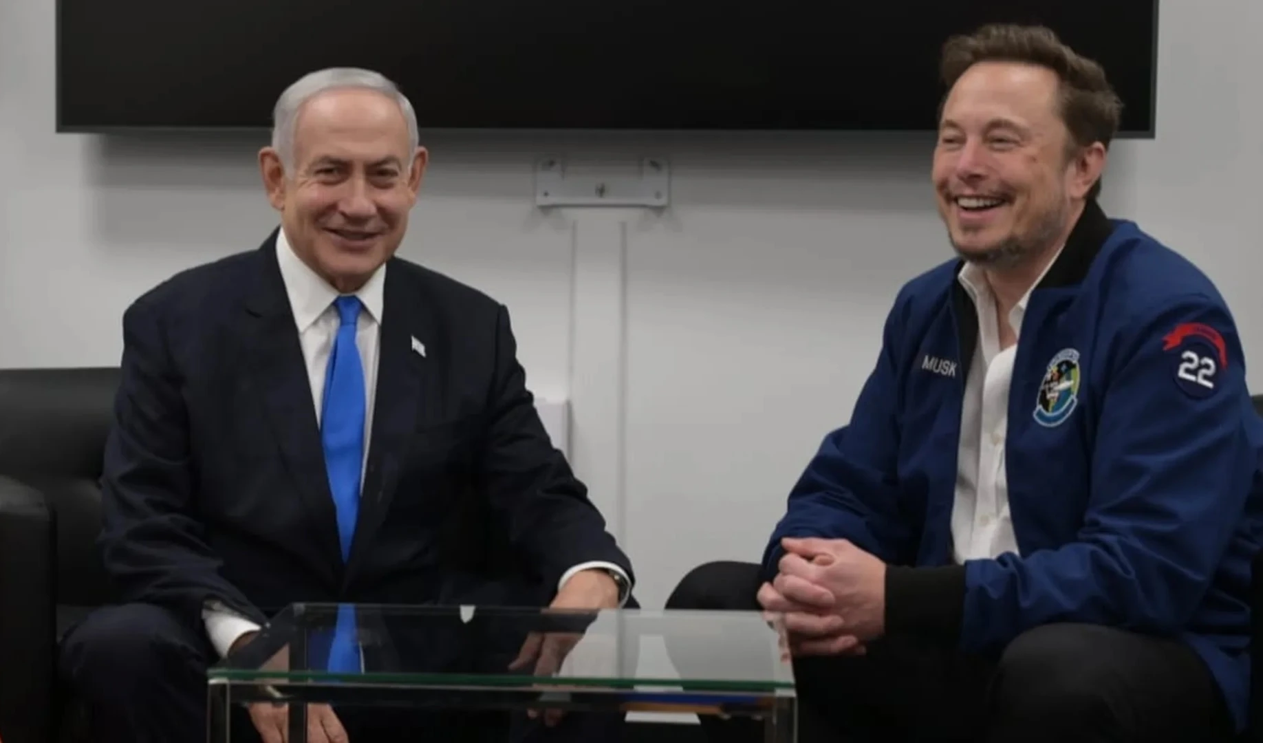 Netanyahu insta a Musk a aplicar más censura por el "antisemitismo"