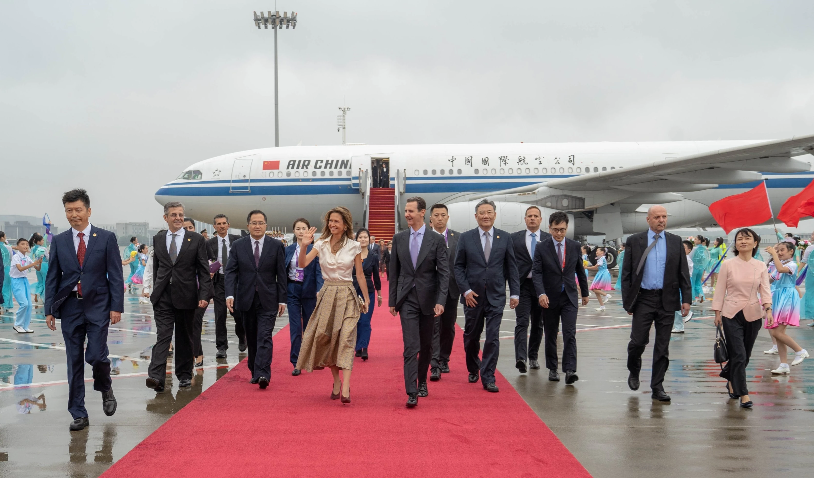 Bashar al-Assad inicia visita oficial a China.