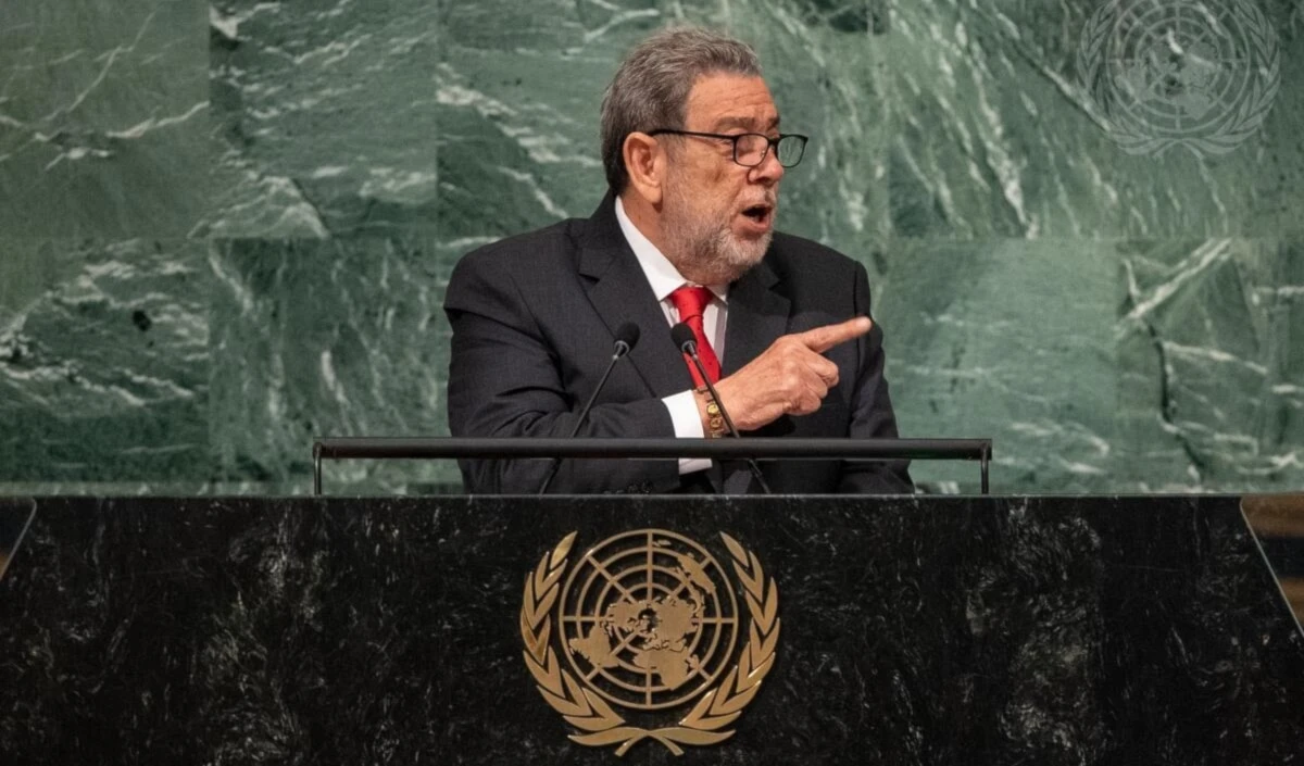 El primer ministro de San Vicente y las Granadinas, Ralph Gonsalves, llamó a levantar las medidas coercitivas y rechazó la inclusión de Cuba en la lista de Estados Patrocinadores del Terrorismo. El primer ministro de San Vicente y las Granadinas, Ralph Gonsalves, llamó a levantar las medidas coercitivas y rechazó la inclusión de Cuba en la lista de Estados Patrocinadores del Terrorismo.