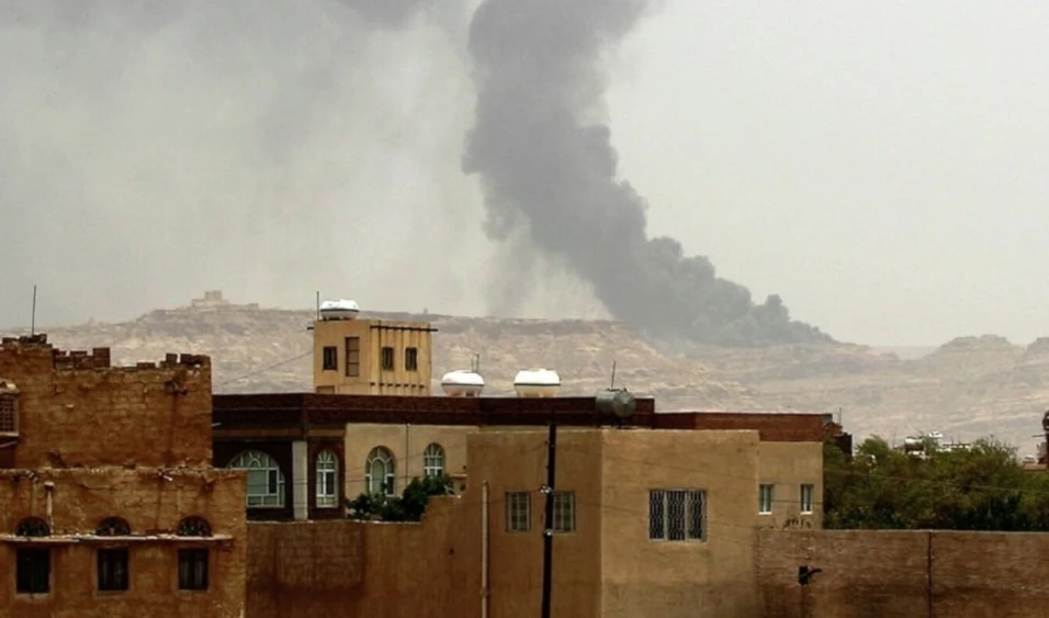 Bombardeo de la coalición saudita contra Saada.
