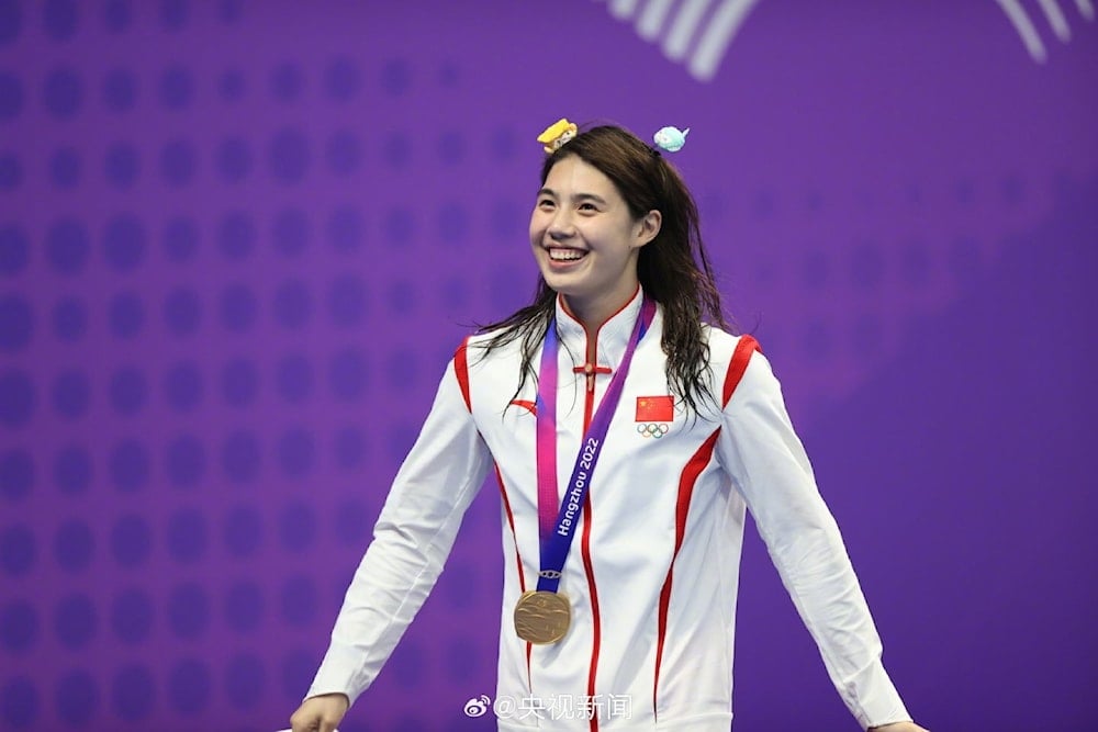 Nadadora china Zhang reina en Hangzhou 2022.