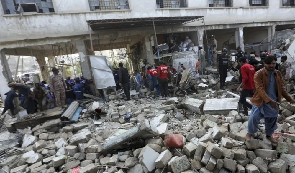 Lugar de la explosión en una mezquita de la región de Baluchistán.