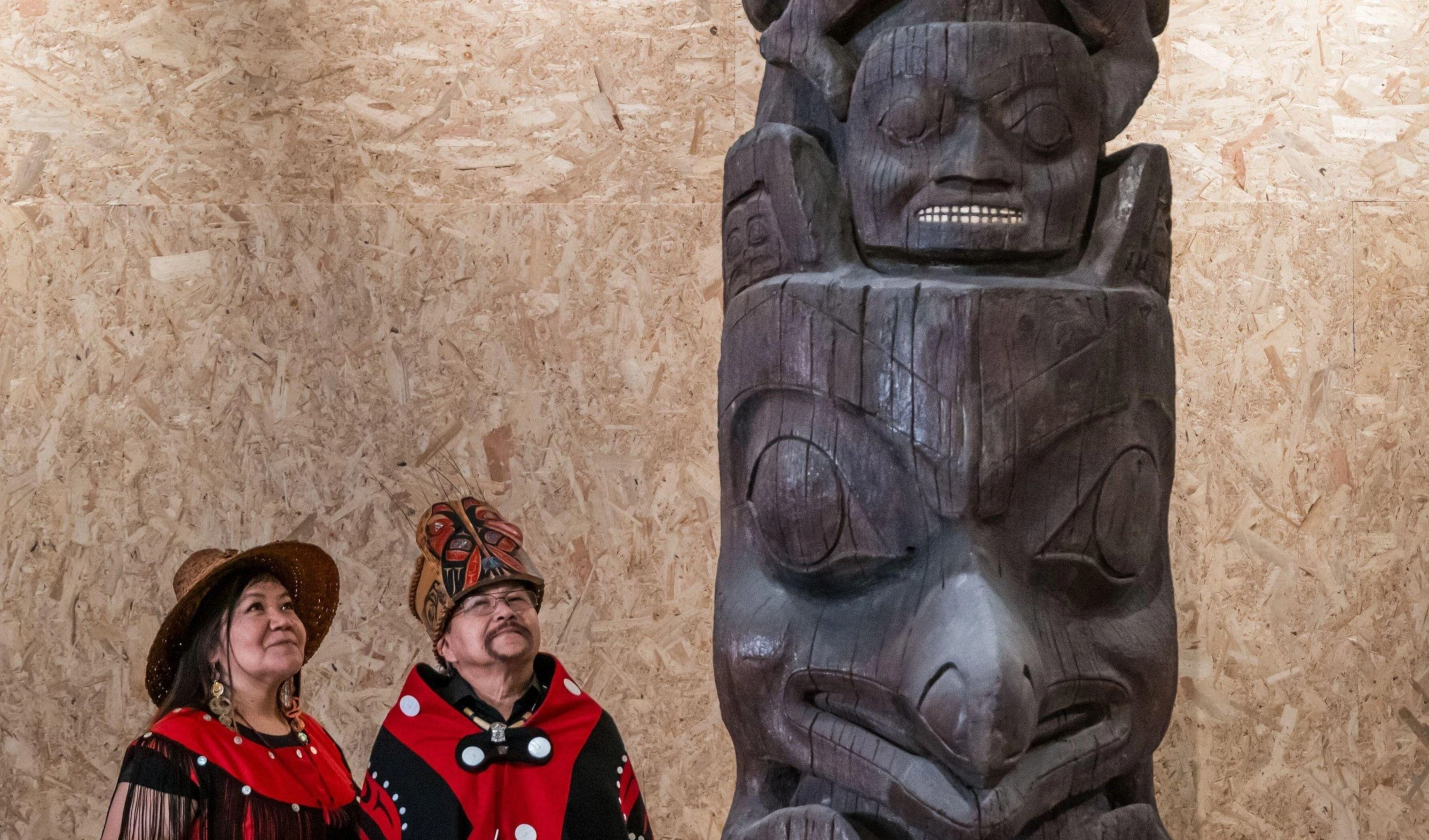 Escocia devuelve tótem nativo robado hace un siglo en Canadá