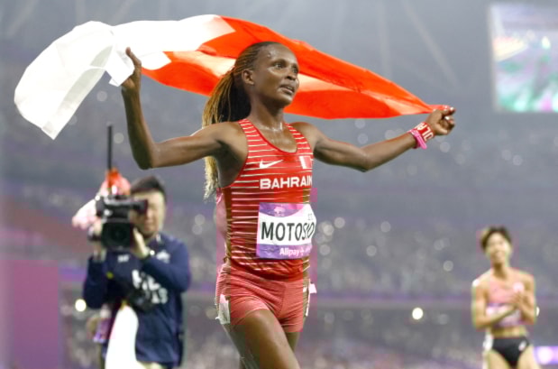 Bahréin suma premios en atletismo y escala posiciones en Hangzhou 2022.