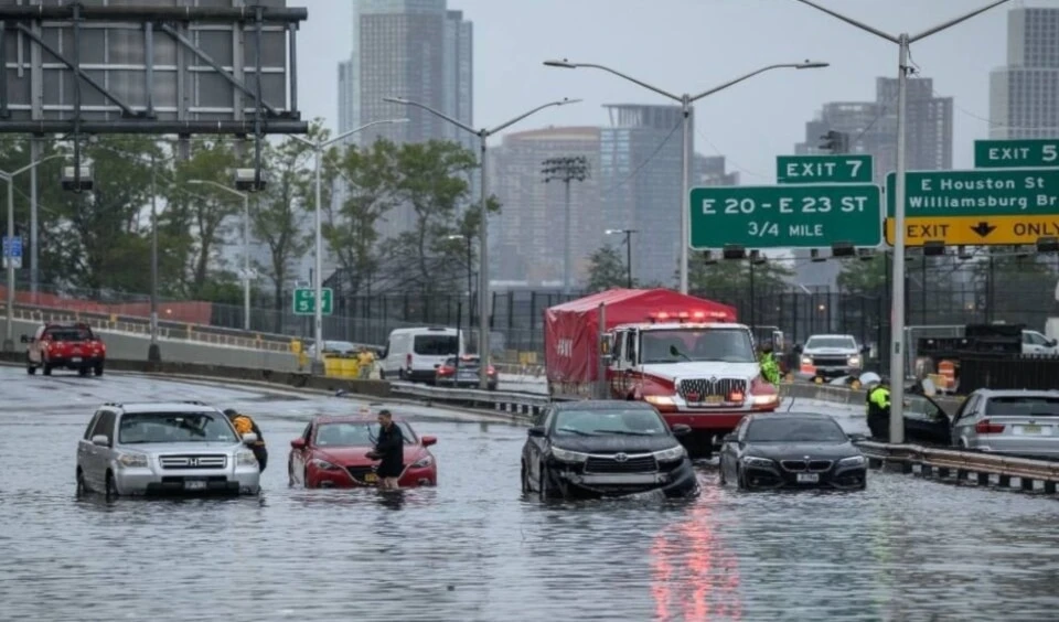 Nueva York se ahoga bajo las fuertes lluvias