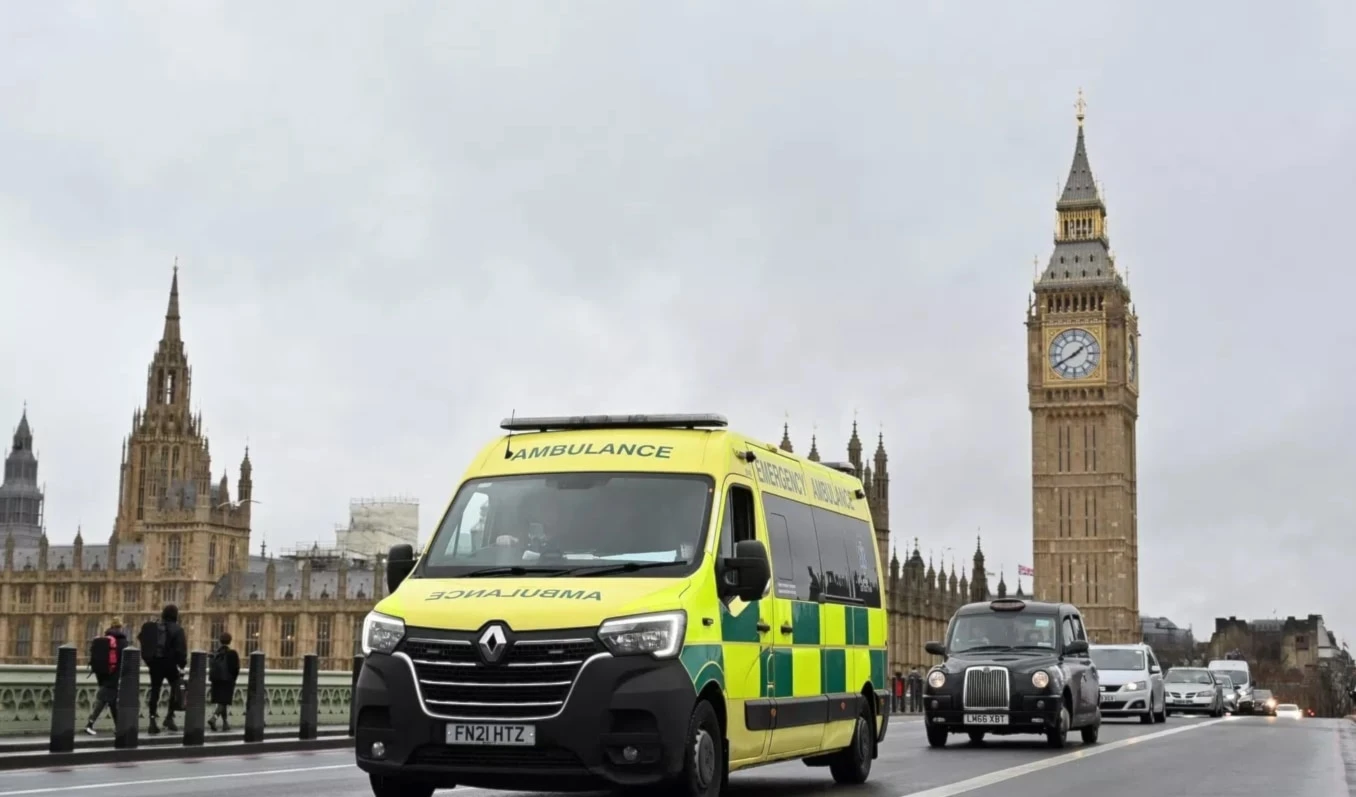 Aumentan en Reino Unido muertes por retraso de ayuda médica. Foto: AFP.