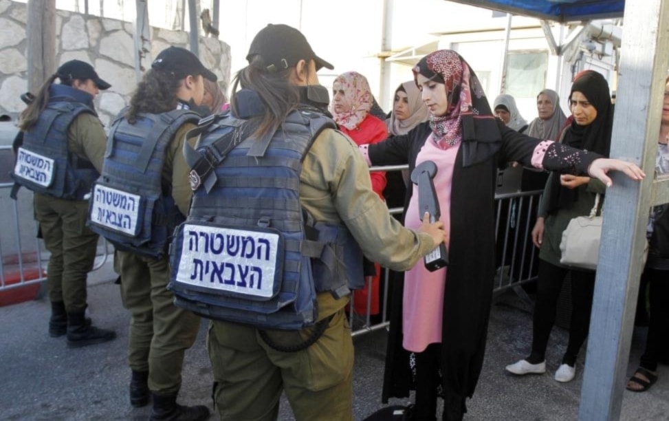 Las mujeres palestinas están sometida a humillaciones y abusos diarios por parte de la ocupación israelí. 