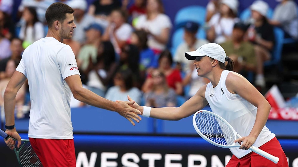 Polonia accede invicta a cuartos de final en United Cup de tenis.