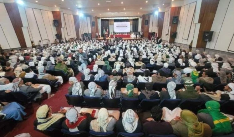 A la cita asistieron 500 ulemas y 300 predicadores de todas las provincias de Yemen, así como de figuras religiosas de países árabes. A la cita asistieron 500 ulemas y 300 predicadores de todas las provincias de Yemen, así como de figuras religiosas de países árabes.