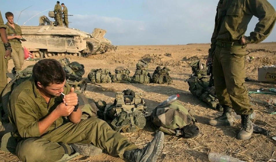 Soldados israelíes critican a sus jefes militares.
