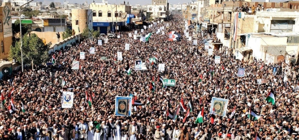 Multitudes muestran su respaldo a Palestina y rechazan la agresión a Yemen durante la gran manifestación en Saada.