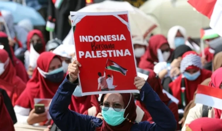 Los protestantes denunciaron la actual agresión israelí contra la Franja de Gaza.