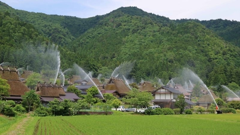 Las casas destacan el encanto del pueblo Miyama, en Japón