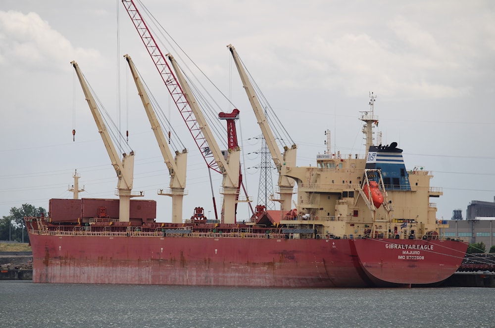  Yemen atacó  el barco de carga estadounidense M/V Gibraltar Eagle. o 