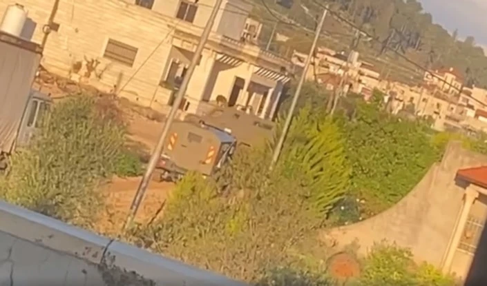 Las fuerzas del ejército israelí irrumpieron violentamente en diversas áreas de ciudades y campos de refugiados en Cisjordania. Las fuerzas del ejército israelí irrumpieron violentamente en diversas áreas de ciudades y campos de refugiados en Cisjordania.