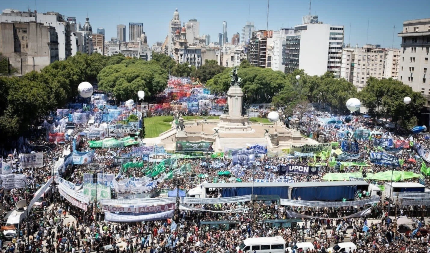 Paro en Argentina rechaza medidas del ultraderechista Javier Milei