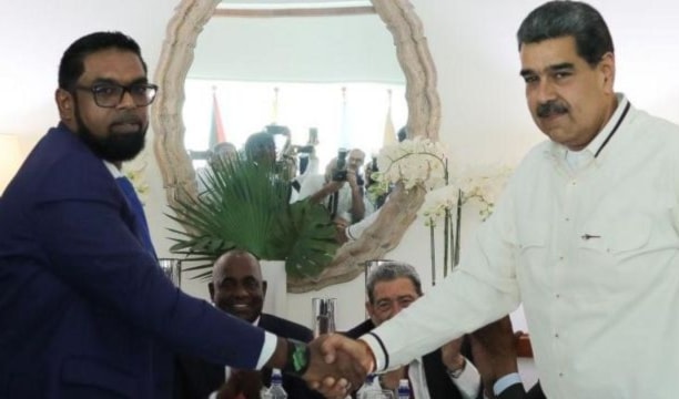 Los presidentes de Guyana y Venezuela, Irfaan Ali y Nicolás Maduro, sostuvieron un primer encuentro el pasado 14 de diciembre en San Vicente y las Granadinas, 