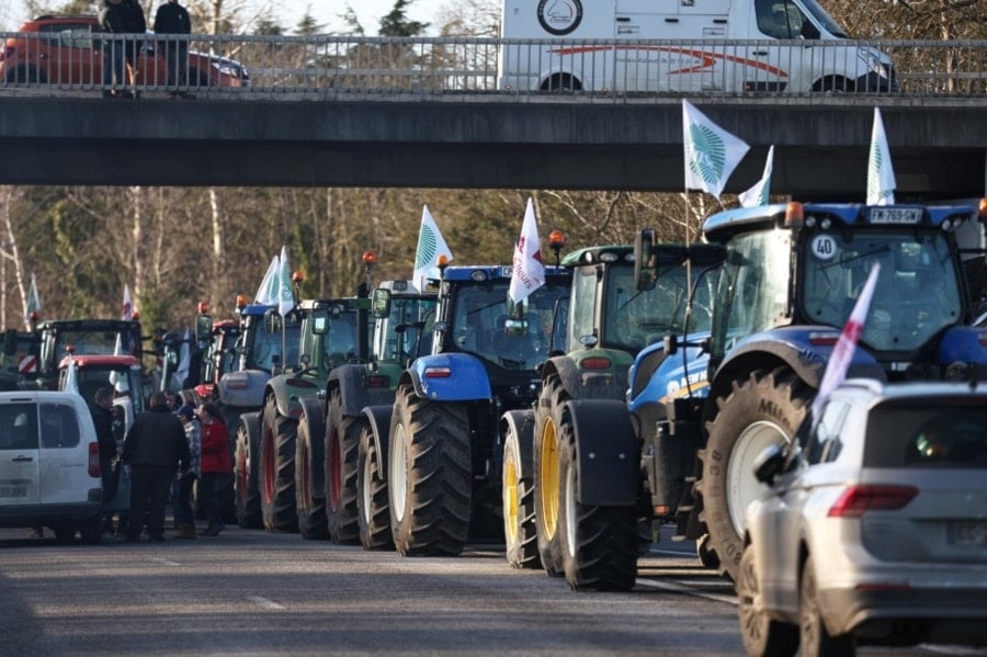 La Federación Nacional de Sindicatos de Agricultores de Francia (Fnsea) y los Jóvenes Agricultores llamaron a bloquear con tractores ocho puntos de acceso a París.