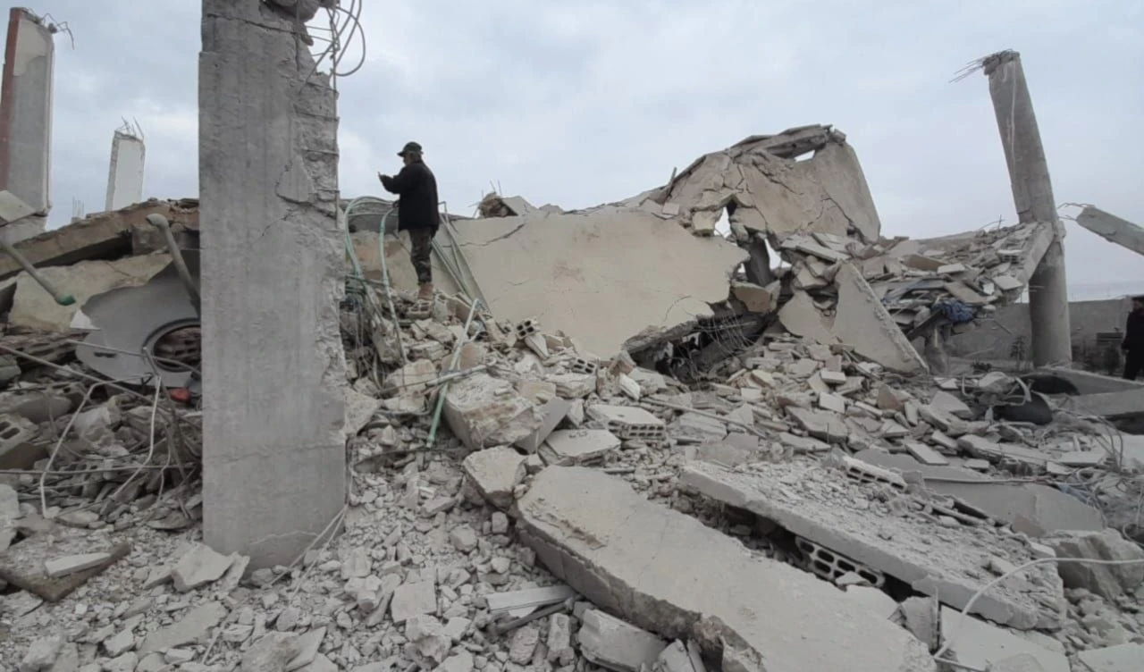 Los ataques dejaron varias personas muertas, otras heridas e importantes daños materiales.