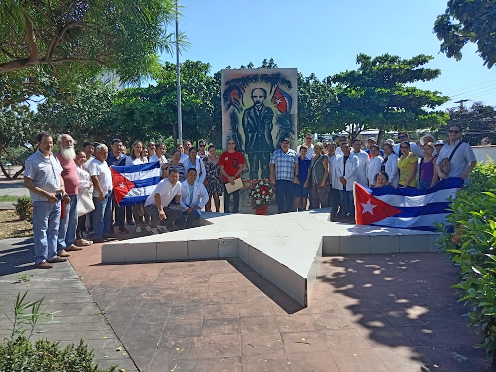 En plazas y avenidas alrededor del mundo, compatriotas y amigos de Cuba denuncian el bloqueo contra Cuba. 