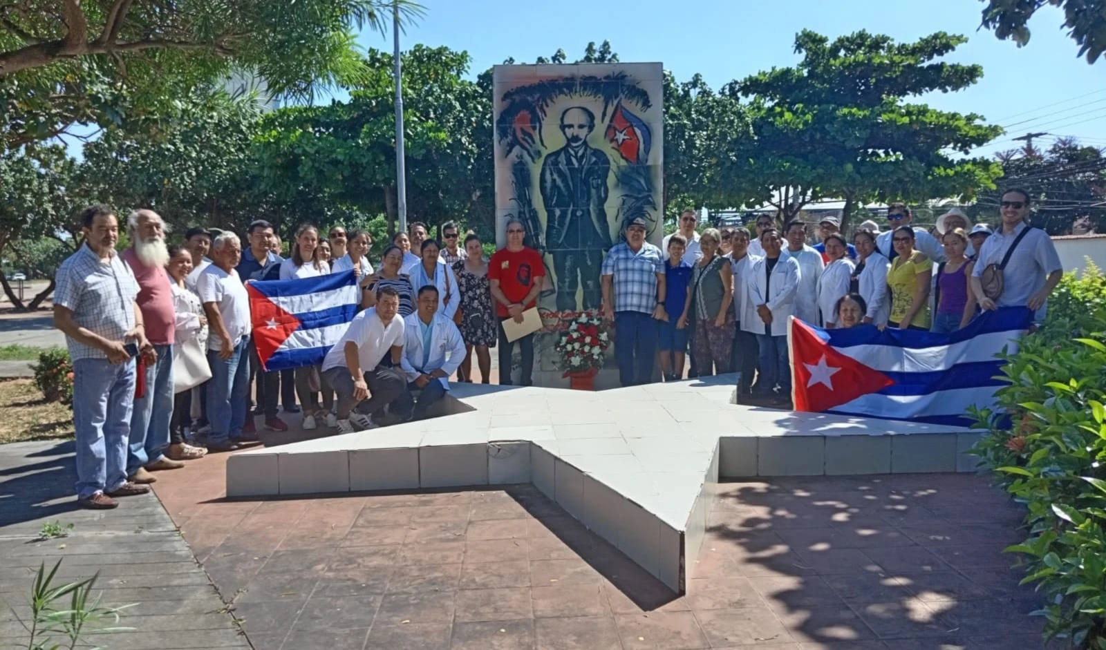 En plazas y avenidas alrededor del mundo, compatriotas y amigos de Cuba denuncian el bloqueo contra Cuba.
