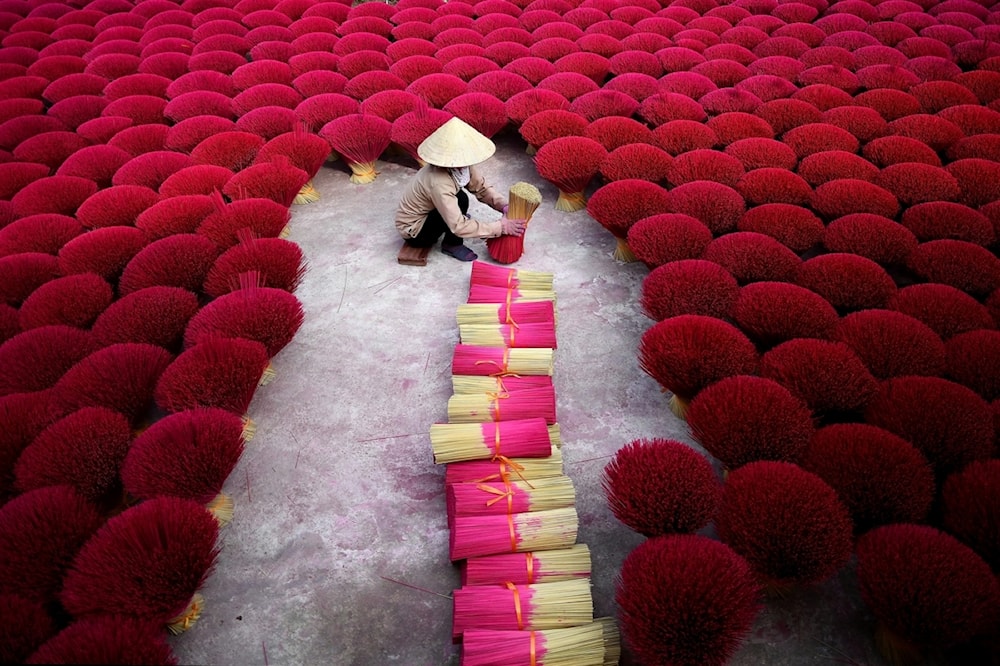 La tradición del incienso perdura en el festival del Tet en Vietnam. Foto: AFP. 