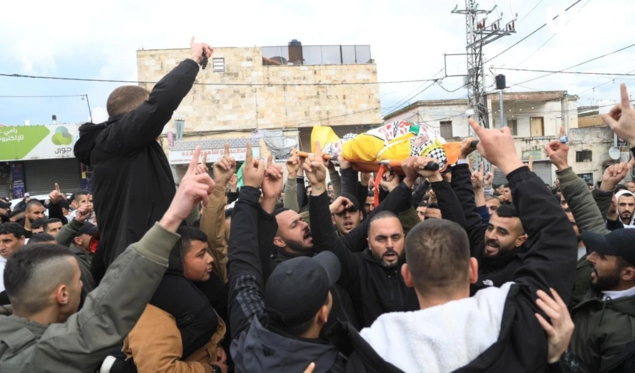Las Brigadas de los Mártires de Al-Aqsa en Nablus enfrentaron a las fuerzas de ocupación. Las Brigadas de los Mártires de Al-Aqsa en Nablus enfrentaron a las fuerzas de ocupación.