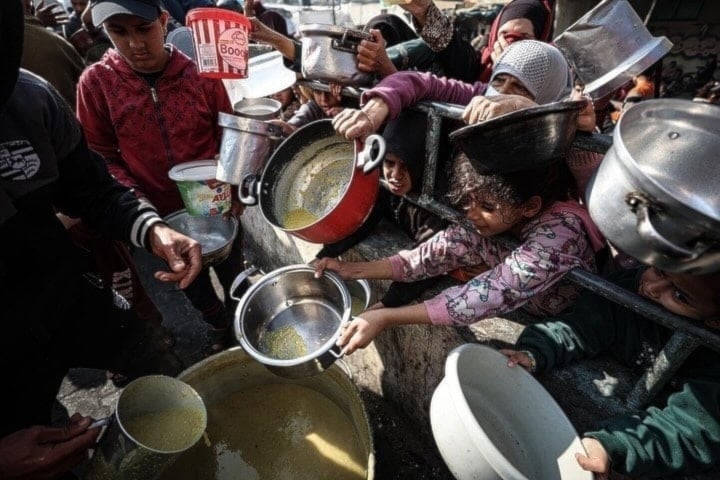 La ONU asegura que 2,2 millones de personas están necesitadas de ayuda urgente en la Franja de Gaza. 