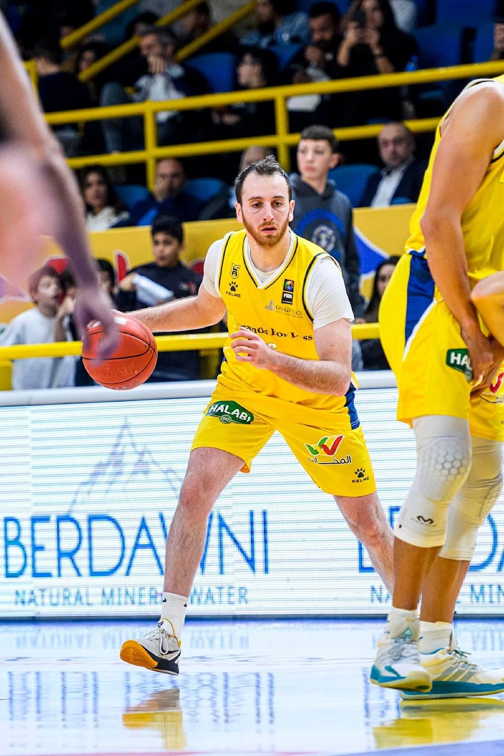 Campeón Al Riyadi vence a Mayrouba y destaca en baloncesto de Líbano.