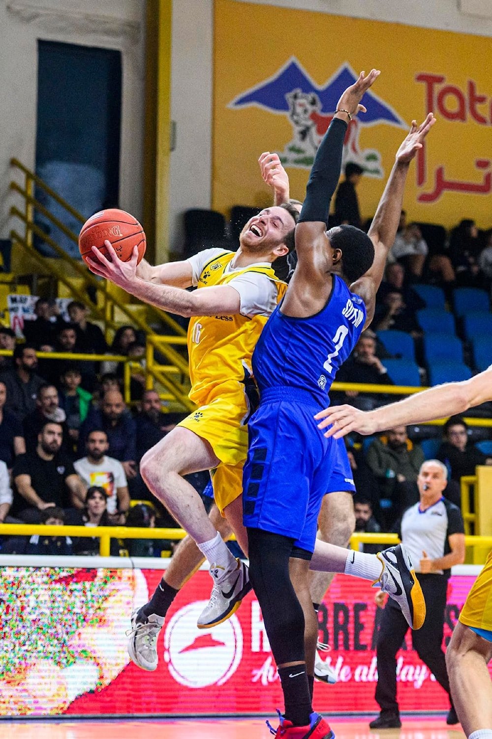 Campeón Al Riyadi vence a Mayrouba y destaca en baloncesto de Líbano.