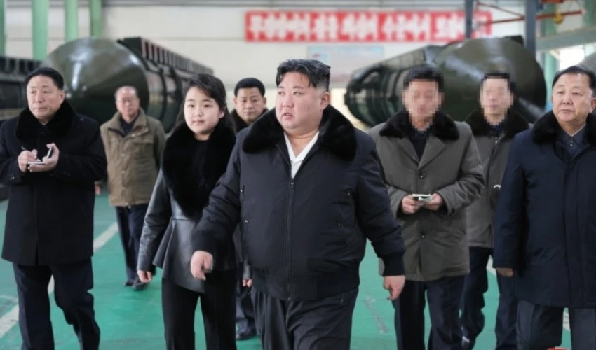 Líder de Corea del Norte pide aumento de producción de lanzamisiles. Foto: KCNA.